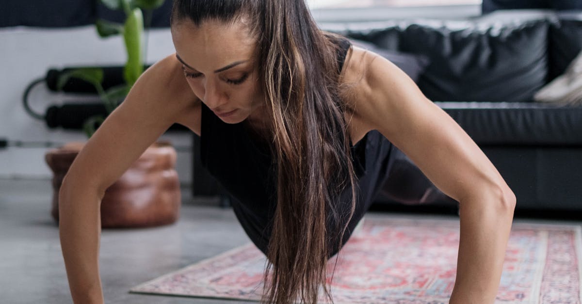 Does a room have to be empty to restretch carpet?